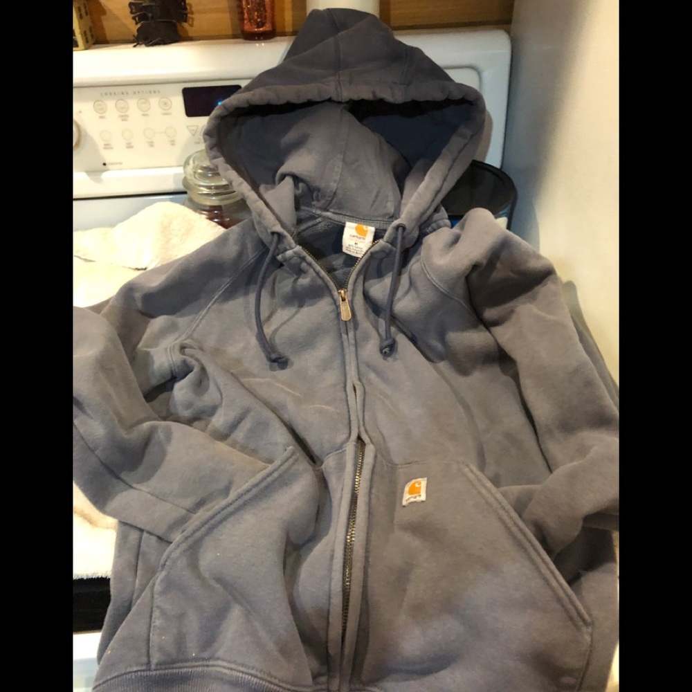 Woman’s carhartt sweatshirt